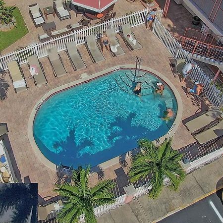 Carlton House Motel And Suites Сейнт Пийт Бийч Екстериор снимка