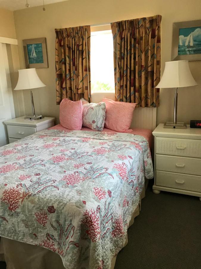 Carlton House Motel And Suites Сейнт Пийт Бийч Екстериор снимка