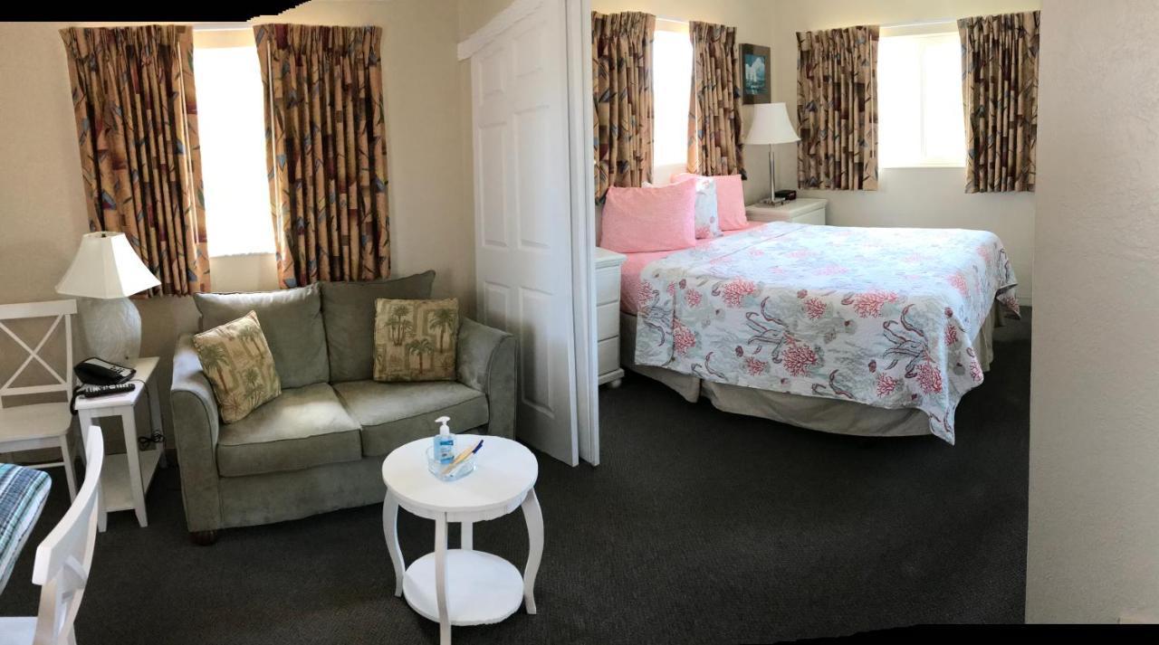 Carlton House Motel And Suites Сейнт Пийт Бийч Екстериор снимка