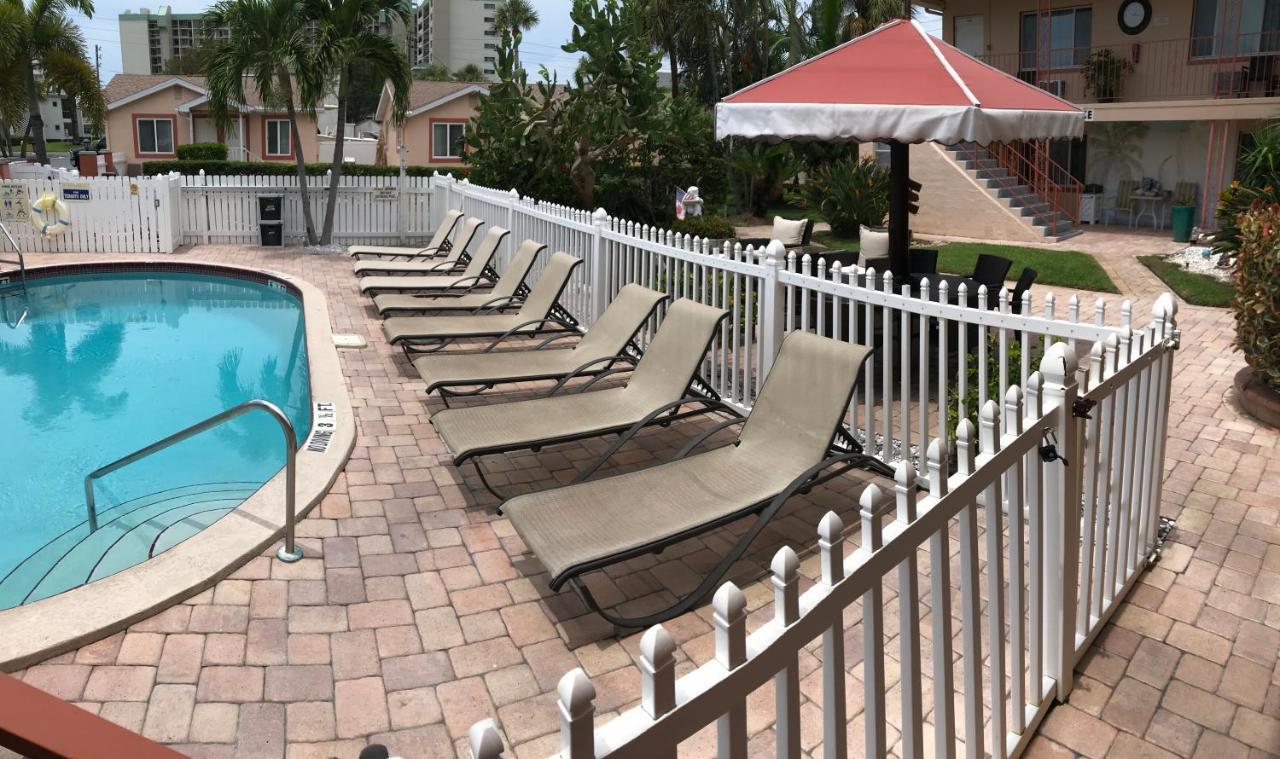 Carlton House Motel And Suites Сейнт Пийт Бийч Екстериор снимка