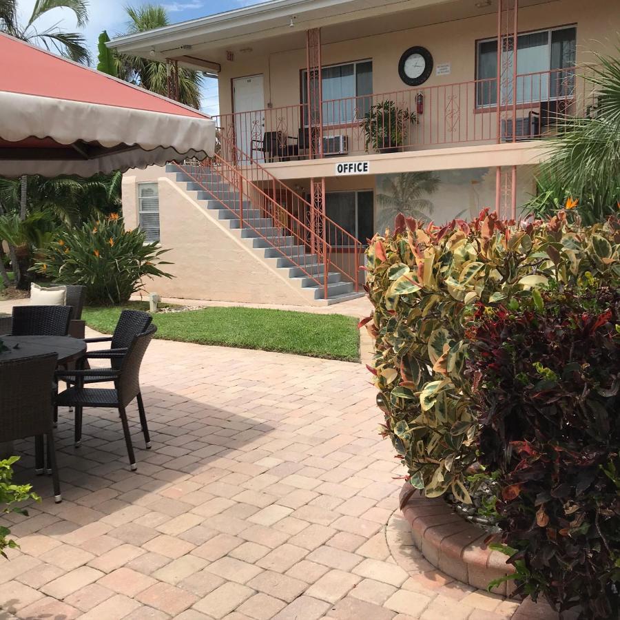Carlton House Motel And Suites Сейнт Пийт Бийч Екстериор снимка