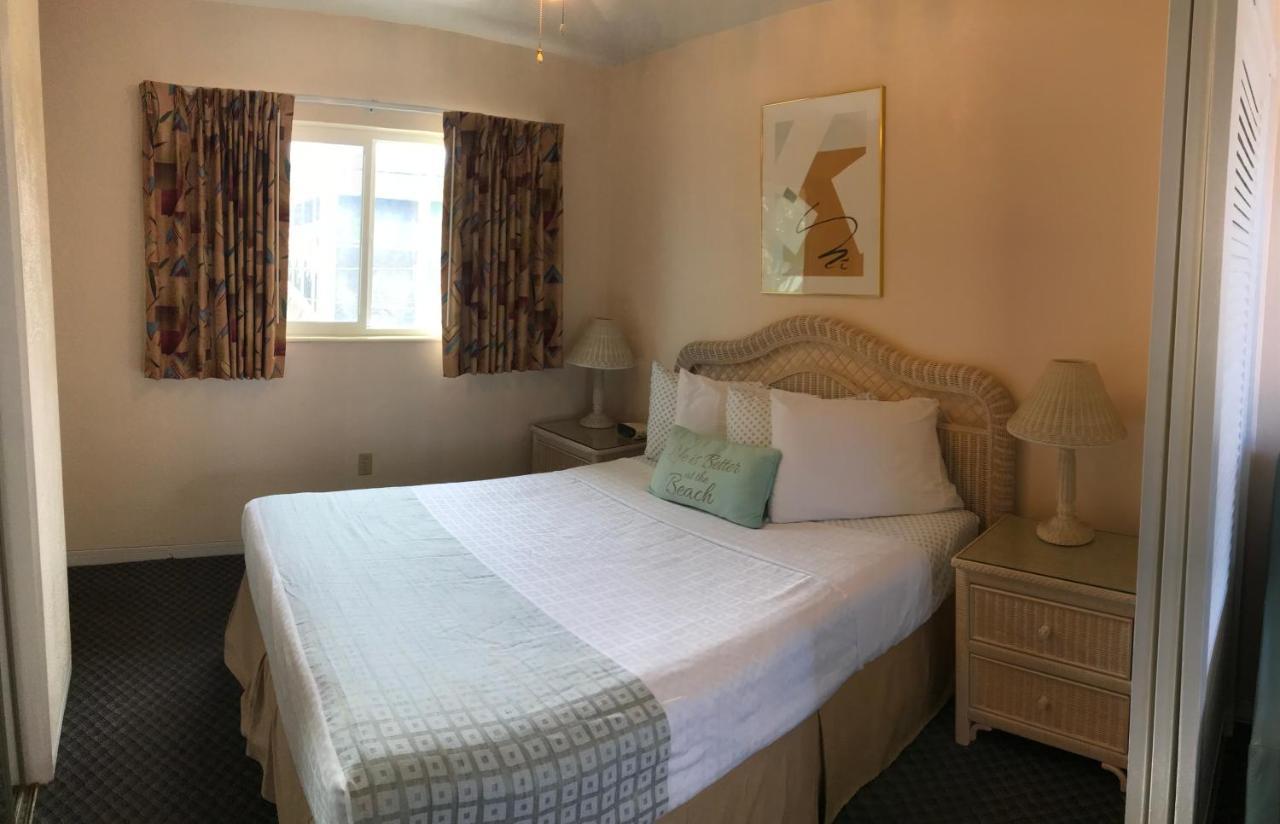 Carlton House Motel And Suites Сейнт Пийт Бийч Екстериор снимка
