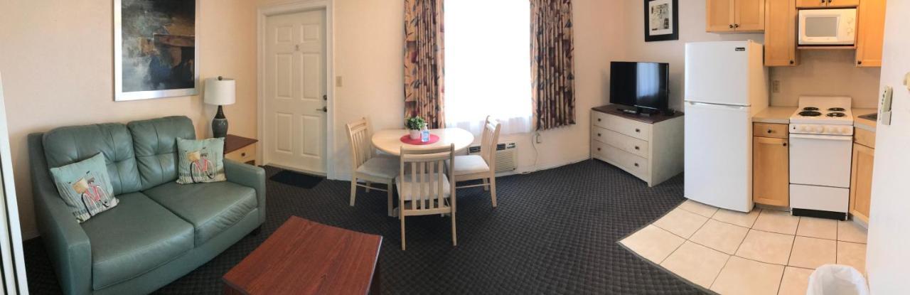 Carlton House Motel And Suites Сейнт Пийт Бийч Екстериор снимка