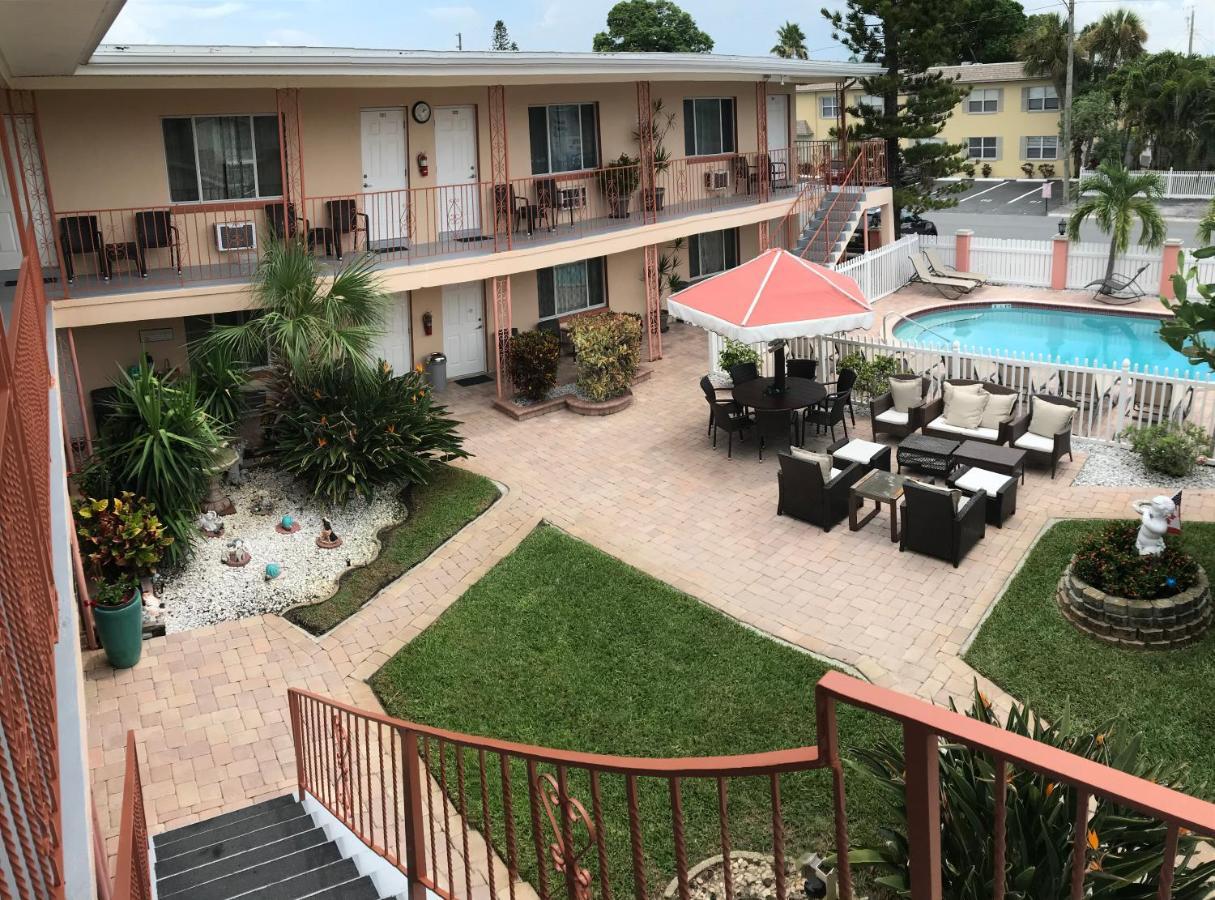 Carlton House Motel And Suites Сейнт Пийт Бийч Екстериор снимка