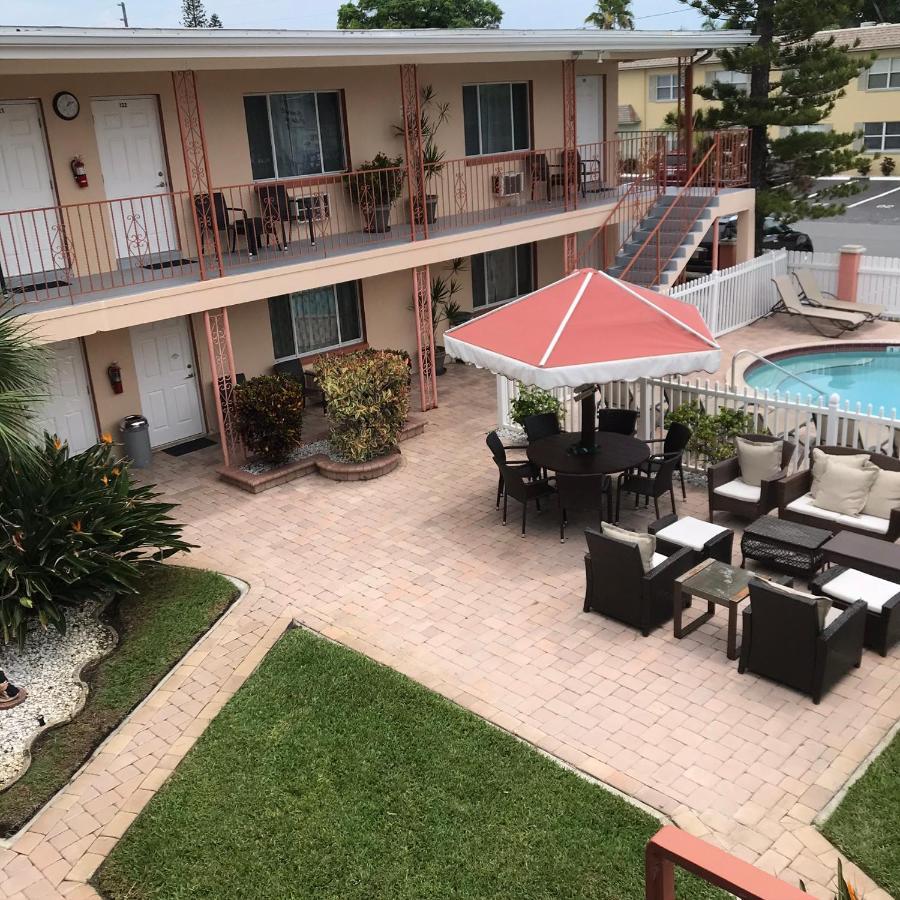 Carlton House Motel And Suites Сейнт Пийт Бийч Екстериор снимка