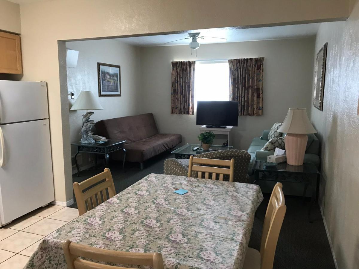 Carlton House Motel And Suites Сейнт Пийт Бийч Екстериор снимка