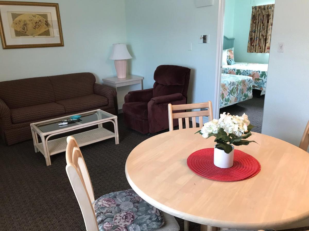 Carlton House Motel And Suites Сейнт Пийт Бийч Екстериор снимка