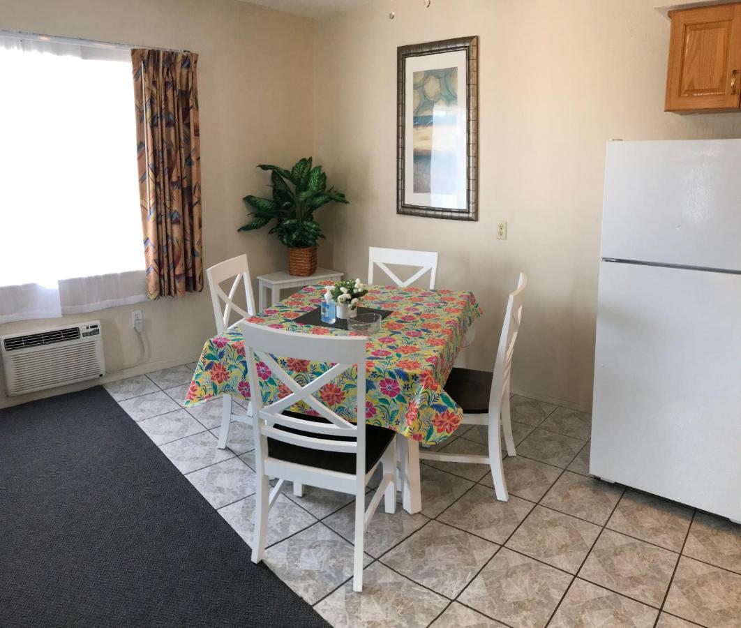 Carlton House Motel And Suites Сейнт Пийт Бийч Екстериор снимка