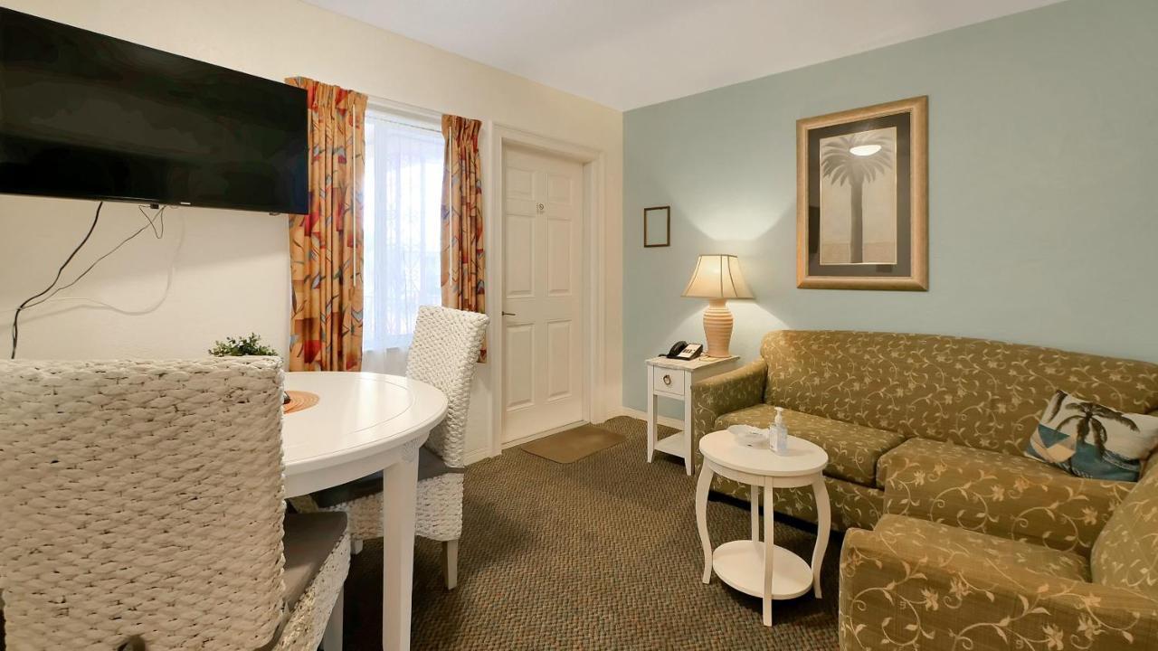 Carlton House Motel And Suites Сейнт Пийт Бийч Екстериор снимка
