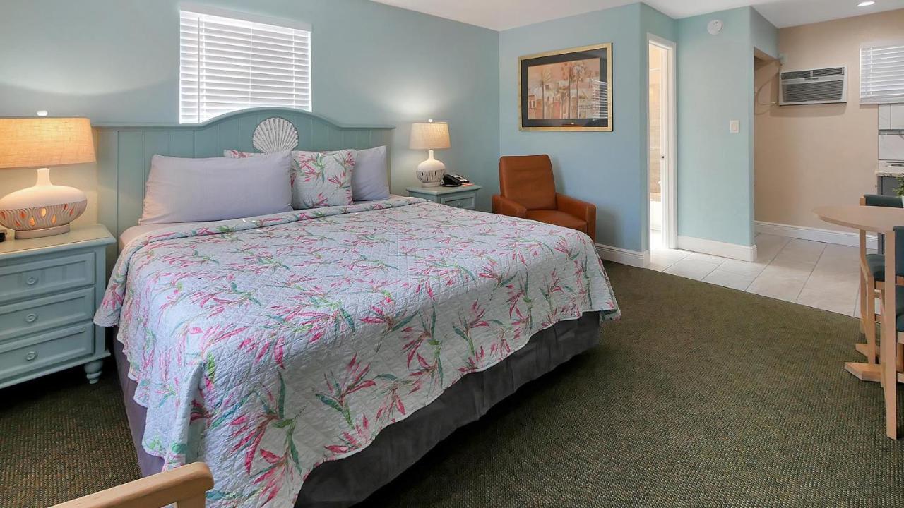 Carlton House Motel And Suites Сейнт Пийт Бийч Екстериор снимка