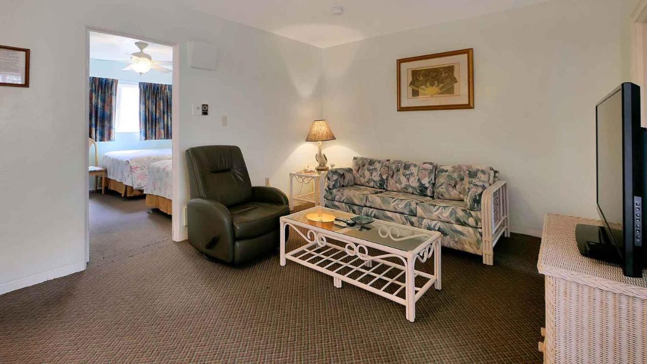 Carlton House Motel And Suites Сейнт Пийт Бийч Екстериор снимка