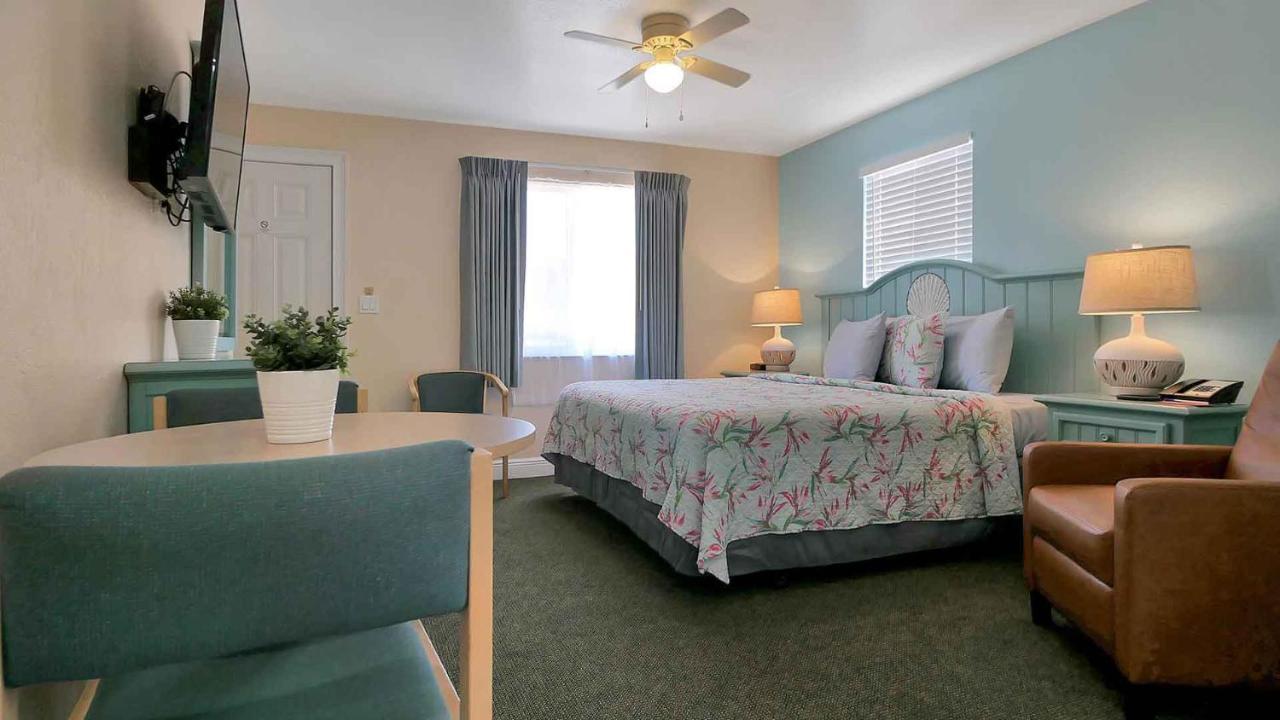 Carlton House Motel And Suites Сейнт Пийт Бийч Екстериор снимка