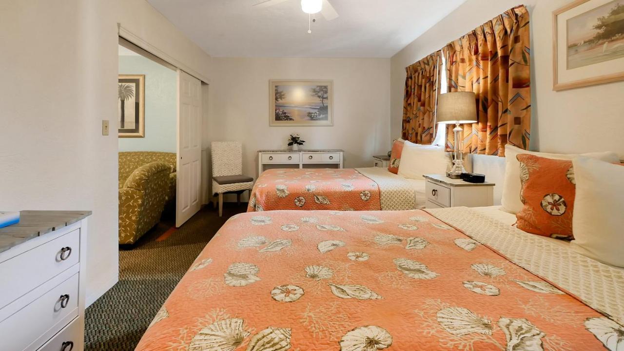 Carlton House Motel And Suites Сейнт Пийт Бийч Екстериор снимка