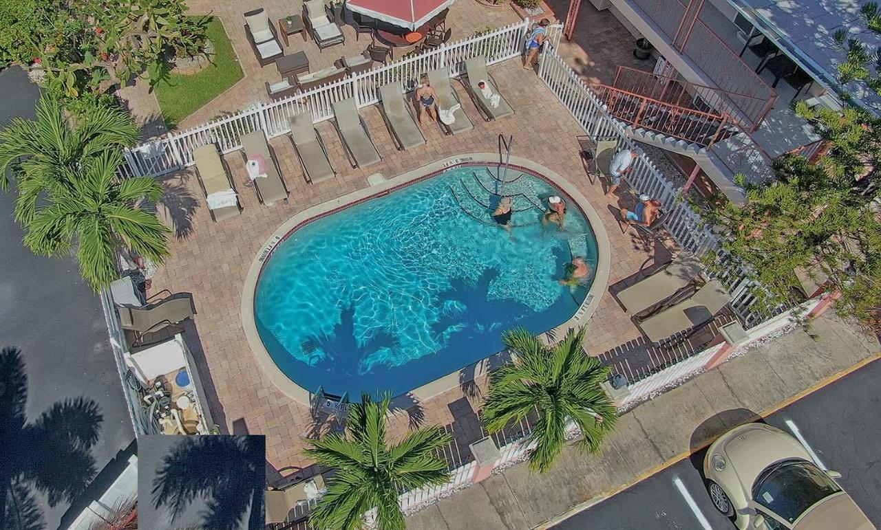 Carlton House Motel And Suites Сейнт Пийт Бийч Екстериор снимка