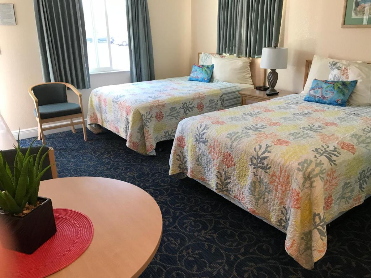 Carlton House Motel And Suites Сейнт Пийт Бийч Екстериор снимка