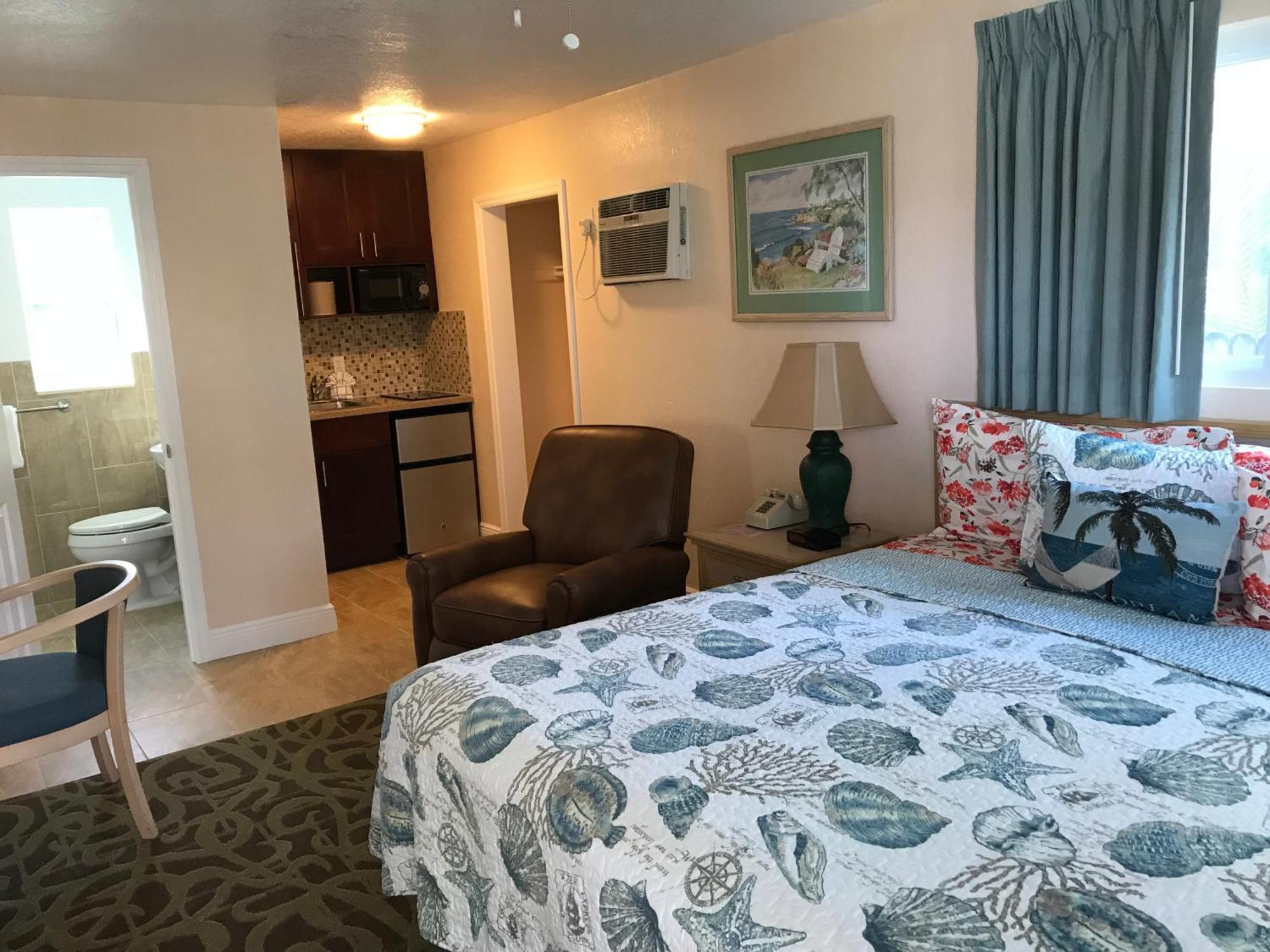 Carlton House Motel And Suites Сейнт Пийт Бийч Екстериор снимка